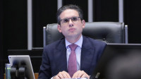 Proposta da Câmara dá ao presidente poder para punir deputados