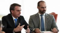 Bolsonaro e Eduardo são indiciados pela PF por tentativa de obstruir julgamento