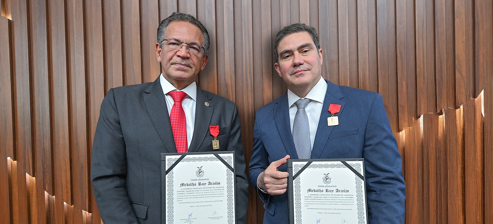 Assembleia do Amazonas condecora Mauro Campbell e Lizandro Garcia com Medalha Ruy Araújo