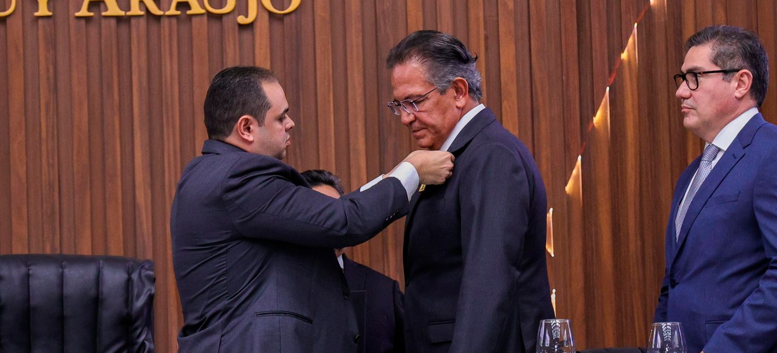 Presidente da Aleam preside sessão que homenageou autoridades do Judiciário