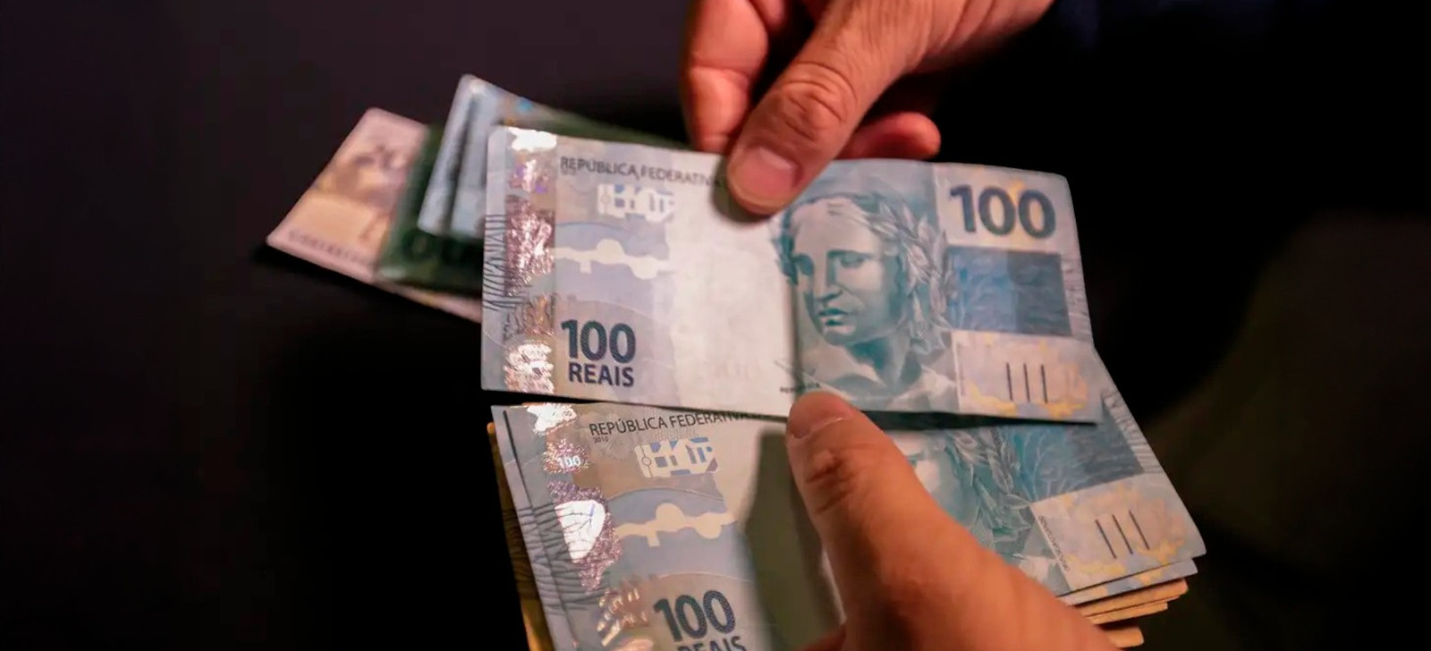 Governo Lula prevê salário mínimo de R$ 1.631 em 2026