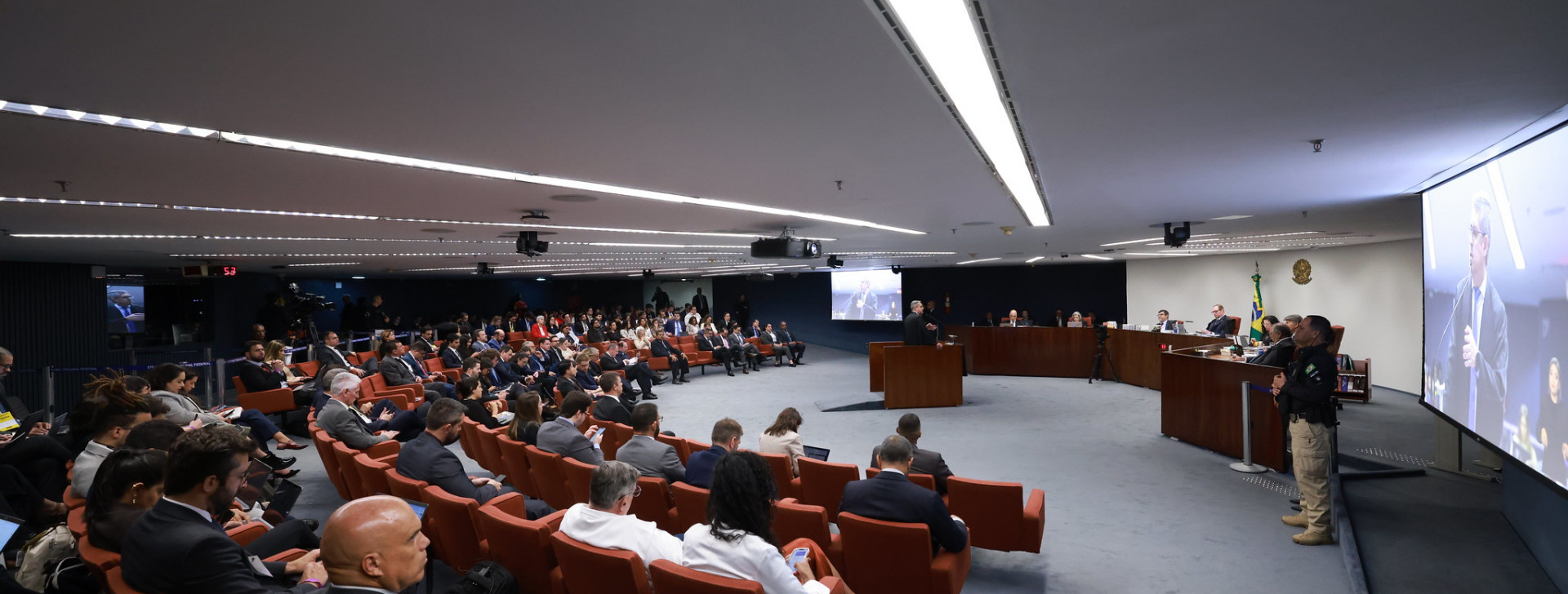 STF retoma julgamento de réus do Núcleo 4 por ataques ao processo eleitoral em 2022