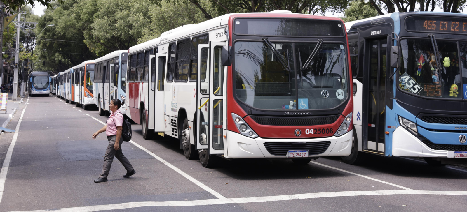 Centro de Manaus fica parado com nova suspensão do transporte coletivo