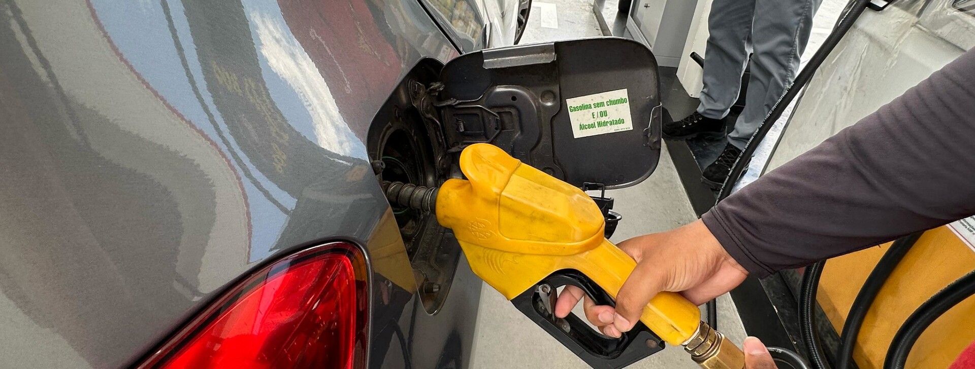 Gasolina sobe mais de 50% no Amazonas após privatização de refinaria; ANP pede explicações