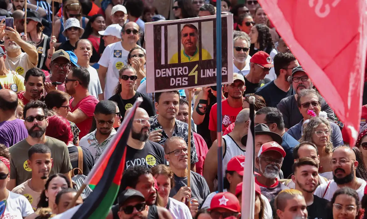 Em todo País, população vai às ruas contra anistia e PEC da Blindagem