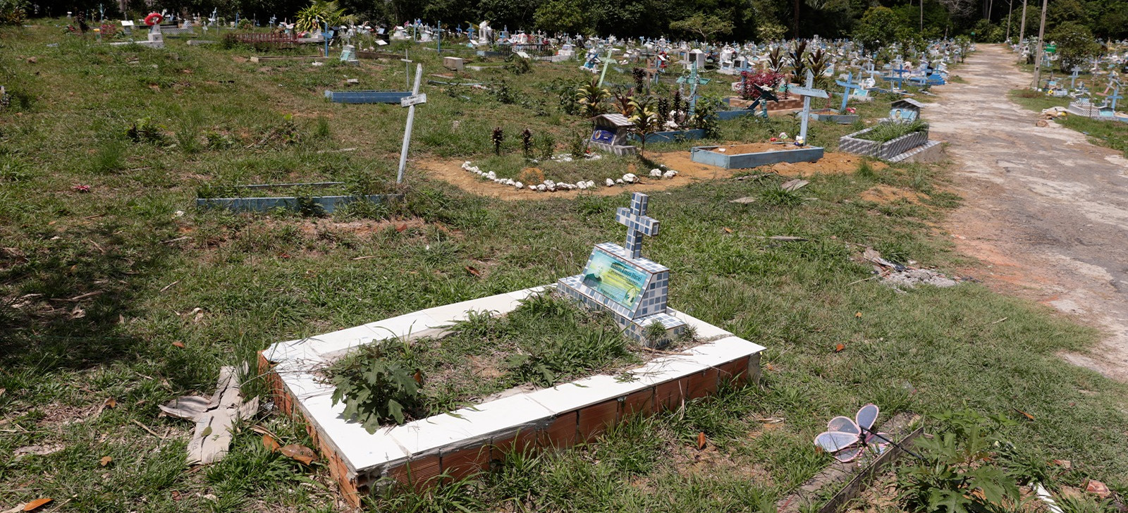 Public Prosecutor’s Office investigates neglect in cemetery of Covid-19 victims in Amazonas