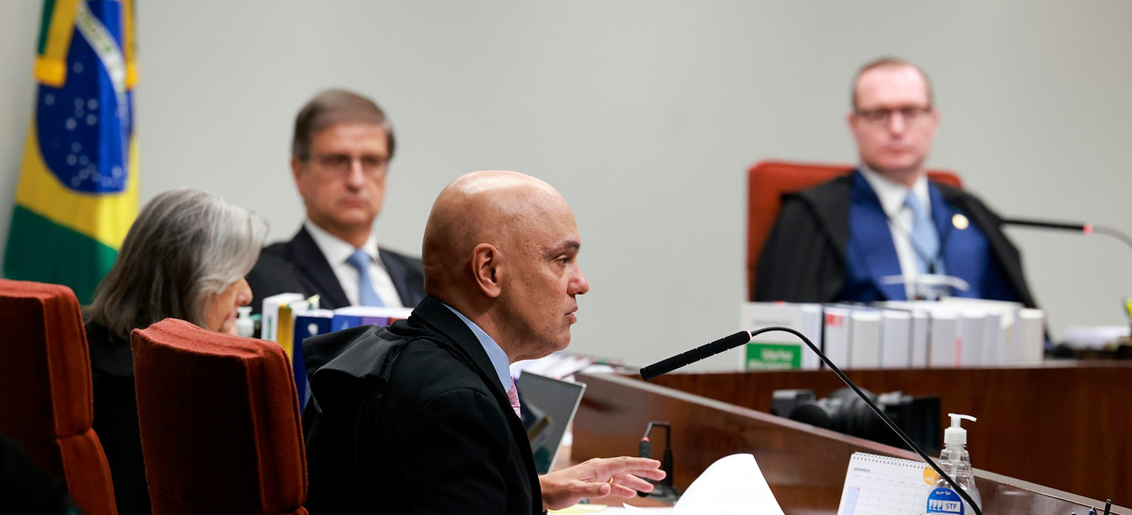 Moraes refuta tese de defesas e mantém delação de Cid em julgamento de Bolsonaro