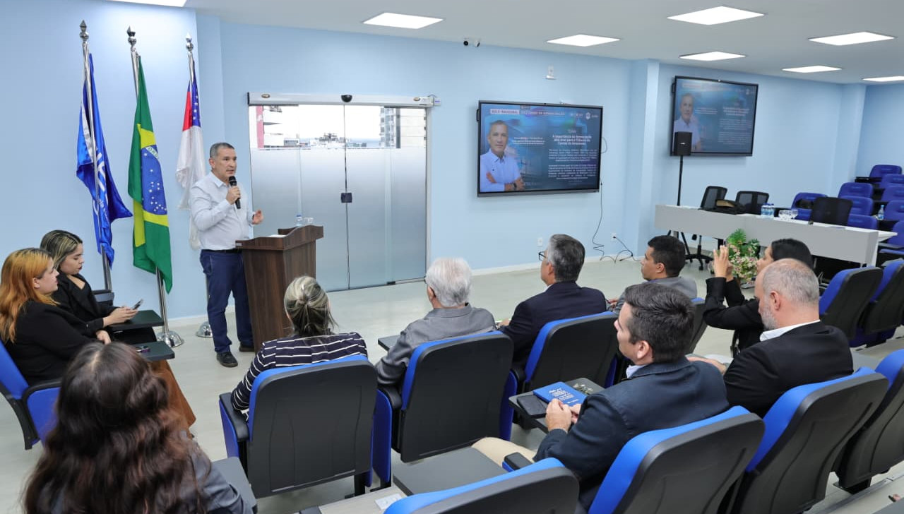 TCE-AM reforça capacitação técnica em aula inaugural de doutorado em Administração