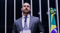 PL decide transformar Eduardo Bolsonaro em ‘líder remoto’ para evitar cassação por faltas