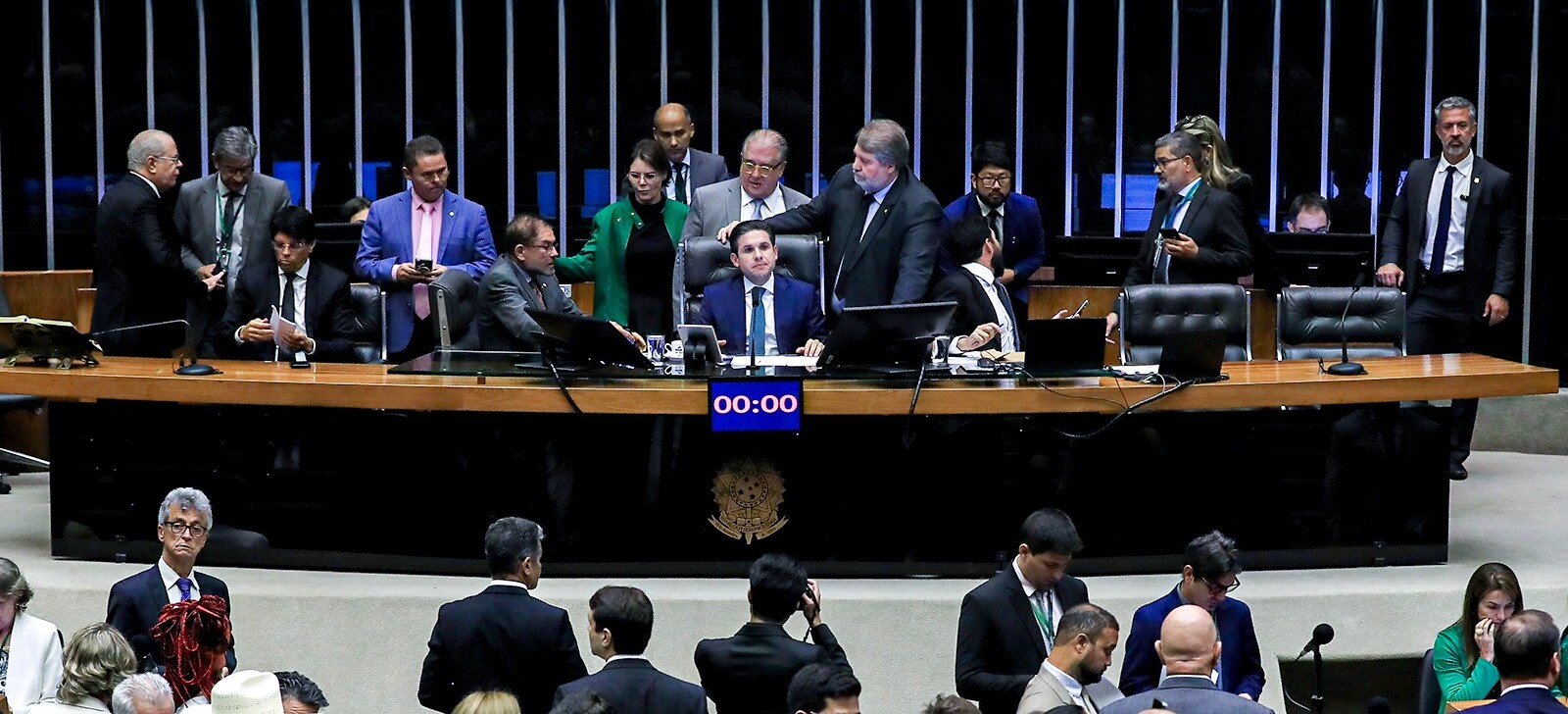 Câmara aprova PEC que dificulta ações judiciais contra parlamentares