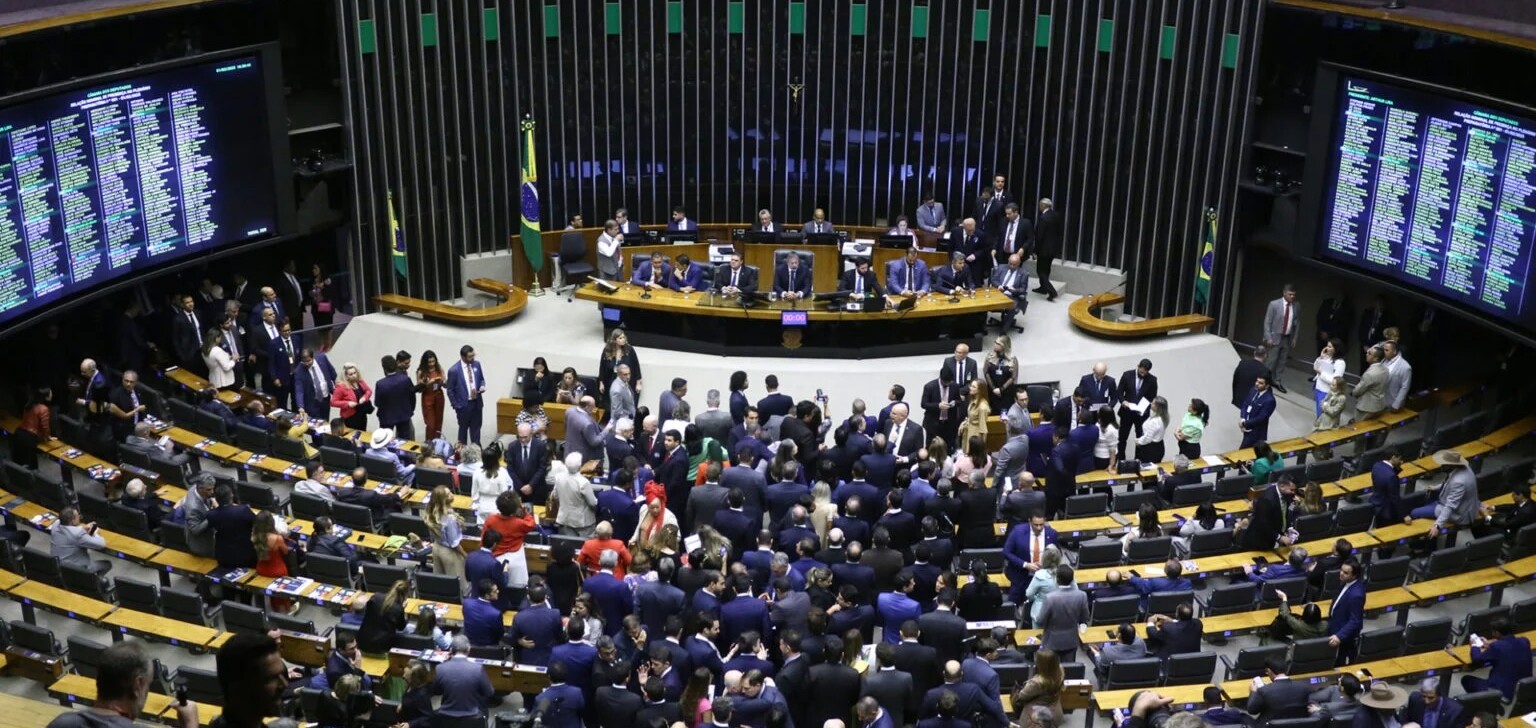‘PEC da Blindagem’: entenda como proposta deve beneficiar deputados e senadores