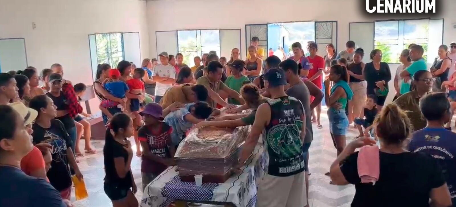 Comunidade pede justiça em velório de vítimas de acidente com moto aquática no AM