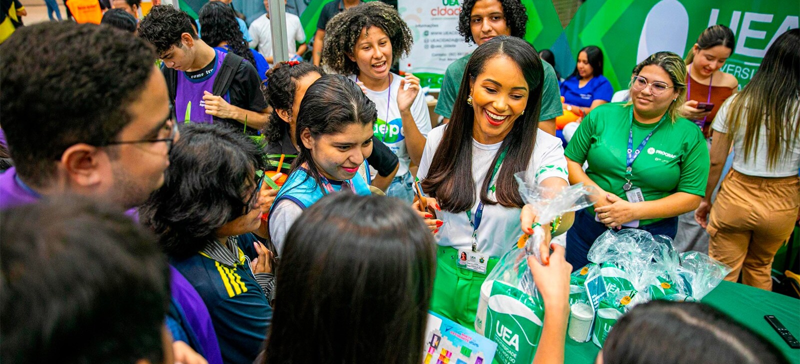 UEA leva saúde, tecnologia e cultura à Feira Norte do Estudante 2025