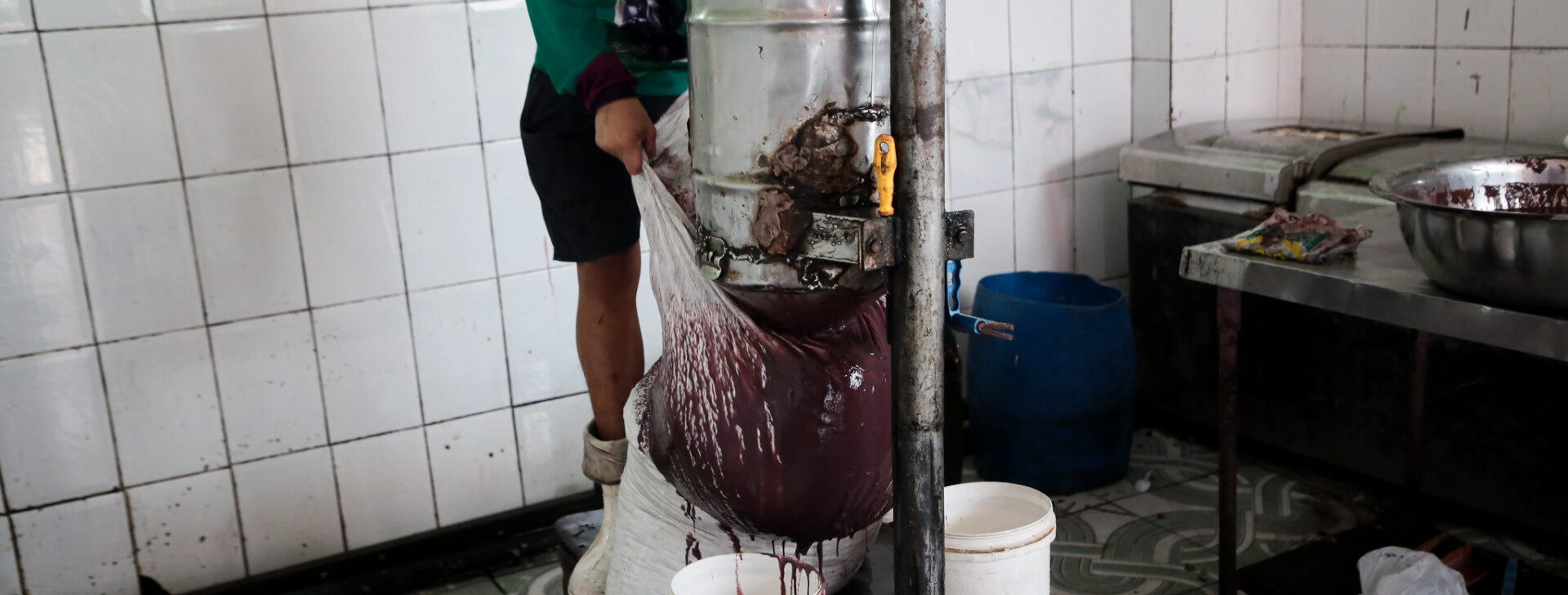 Loja é interditada por vender açaí em condições insalubres em Manaus