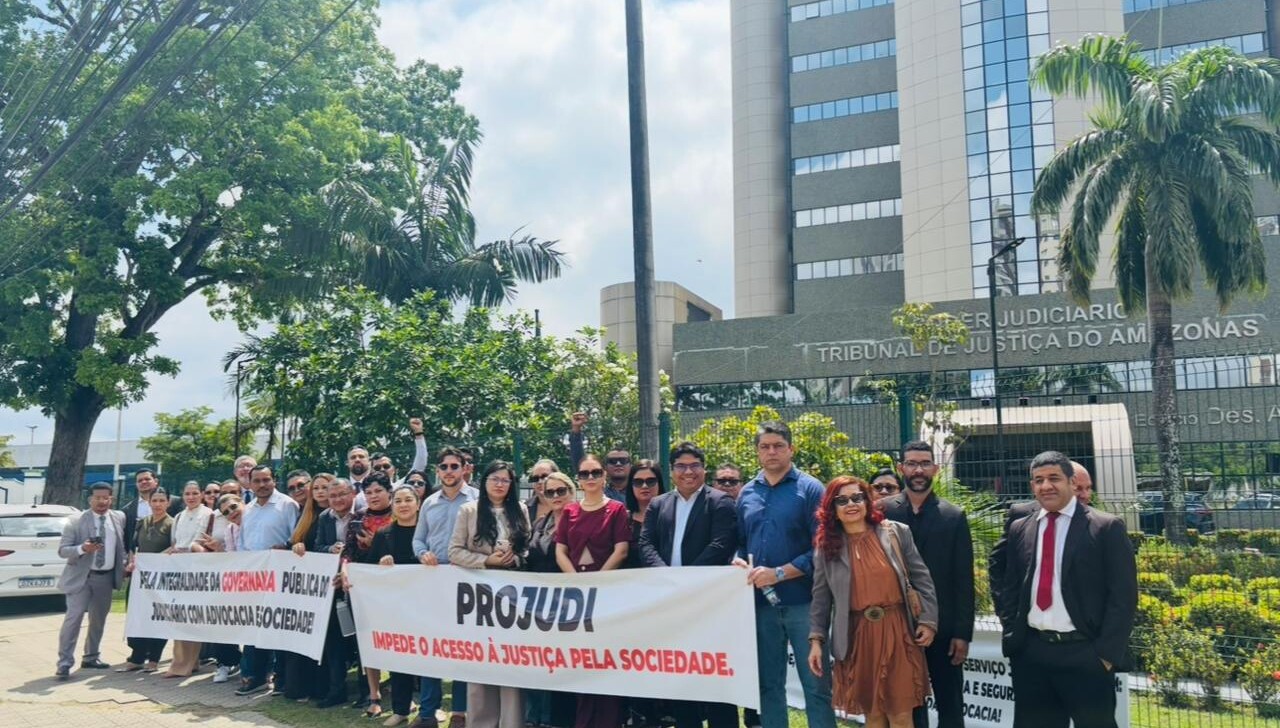Advogados protestam contra instabilidade no Projudi no Amazonas; OAB pede suspensão do sistema e retorno a e-SAJ