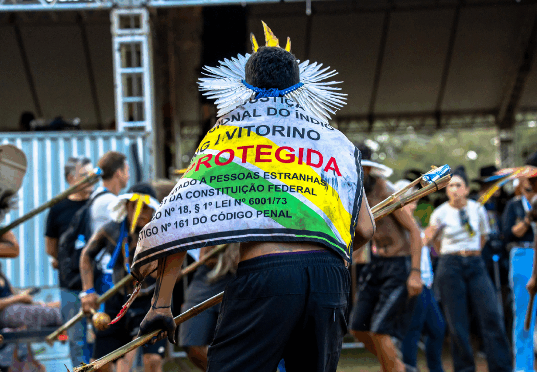 Indígenas marcham em Brasília e cobram Lula por demarcações
