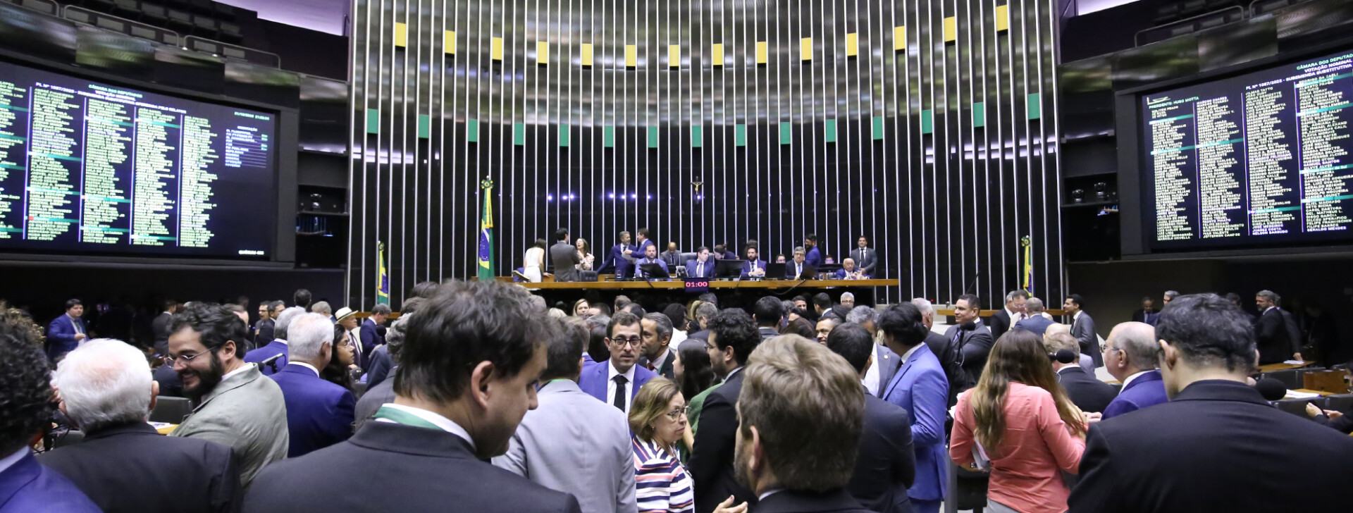 Dos deputados que faltaram à sessão que aprovou isenção do IR, sete são da Amazônia