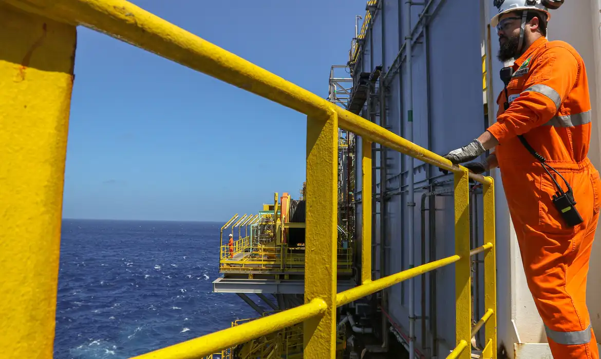 MPF aciona Justiça contra exploração de petróleo na Amazônia