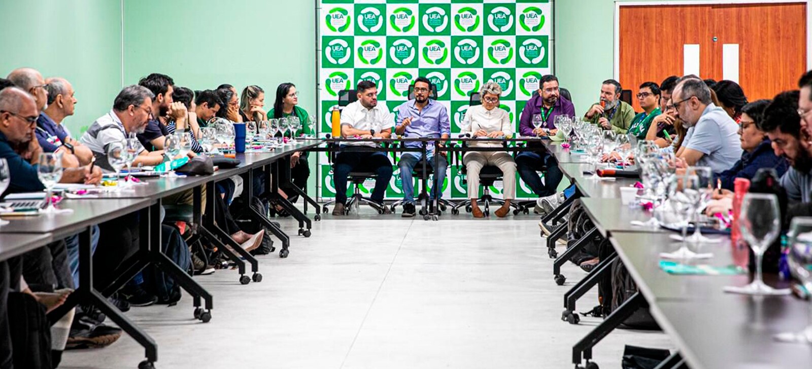 UEA promove encontro com coordenadores de cursos da capital e do interior