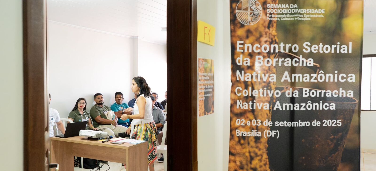 Extrativistas se unem em coletivo para fortalecer cadeia da borracha nativa da Amazônia