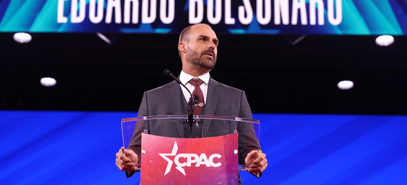 Moraes determina que DPU defenda Eduardo Bolsonaro no Supremo