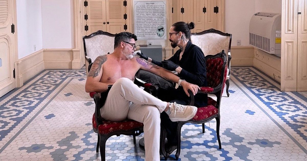 Diretor de Cultura de Belém é exonerado por tatuagem em palacete histórico