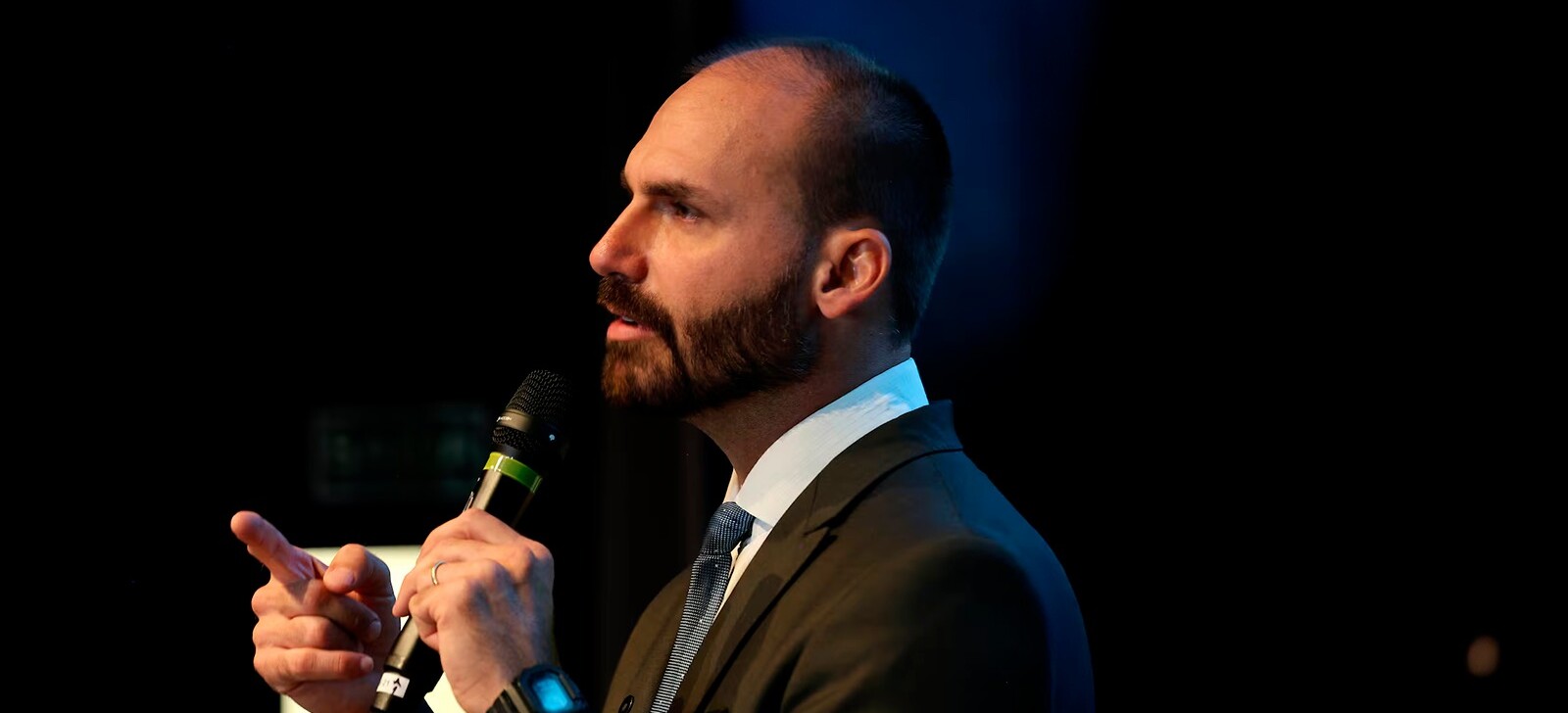 ‘Bolsonaro incomoda’, diz Eduardo após encontro de Lula com Trump