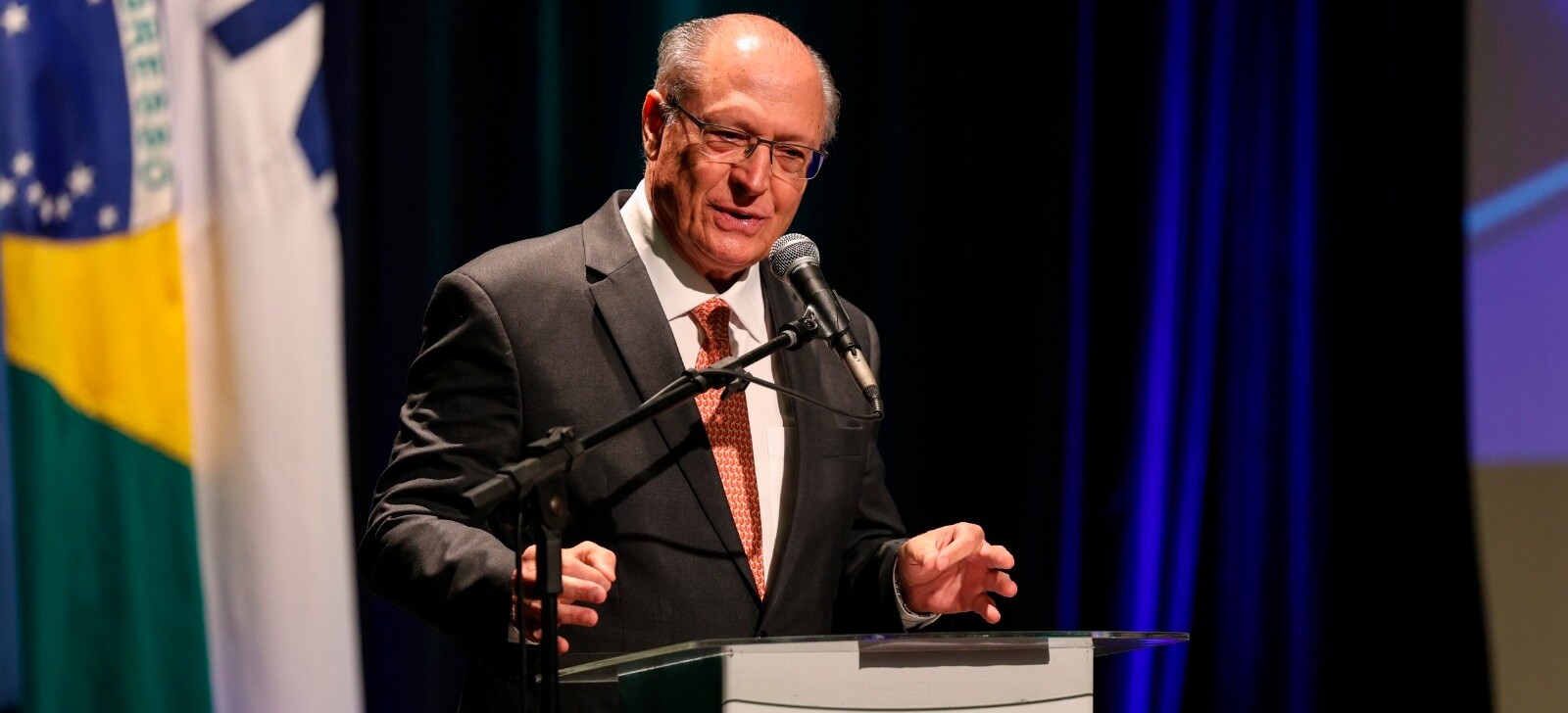 Brasil busca fim de tarifaço após reunião entre Lula e Trump