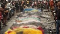 Moradores reúnem cerca de 50 corpos em praça após operação no RJ