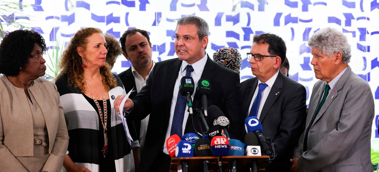 Operação Carbono Oculto turbinada deve atingir núcleo do crime no Rio, diz líder do PT