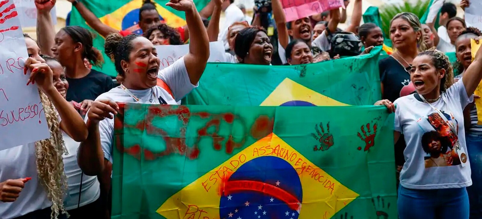 Moradores do Alemão e da Penha fazem protesto após mortes em massacre policial