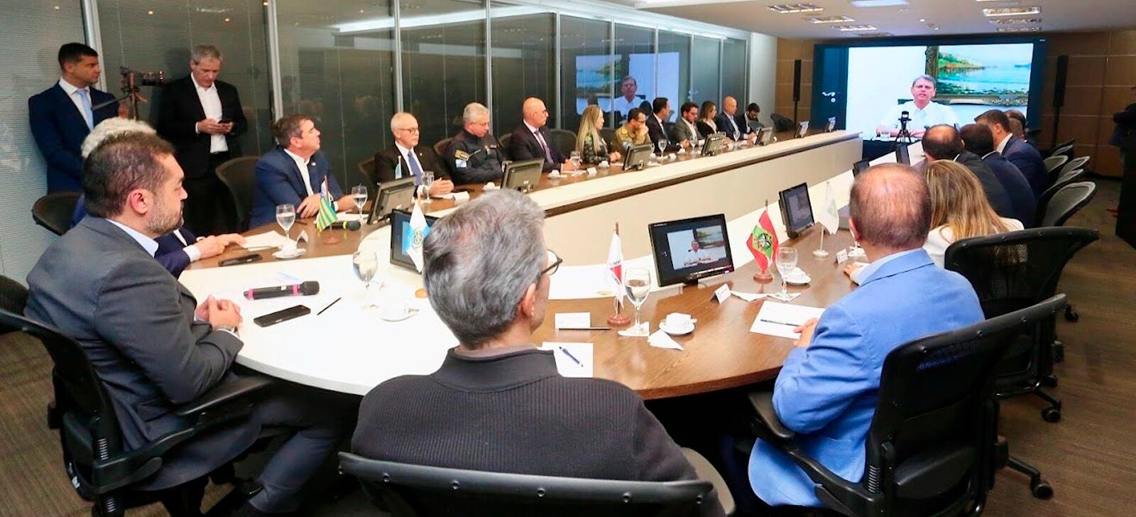 Sete governadores criam ‘Consórcio da Paz’ após massacre no RJ