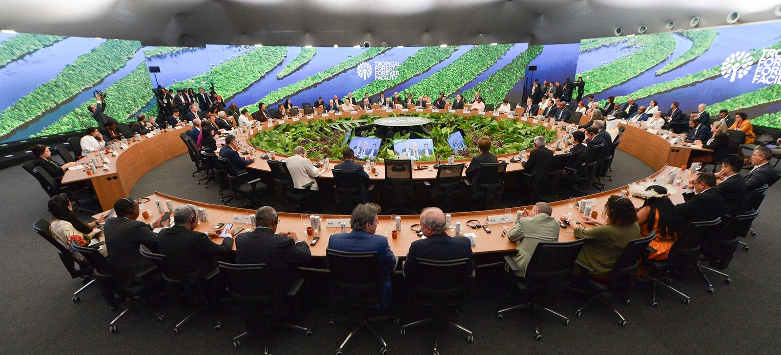 Em poucas horas, Brasil atrai US$ 5,5 bilhões para fundo de florestas lançado em Belém