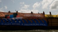 Indígenas interceptam embarcações no Rio Tapajós em protesto antes da COP30