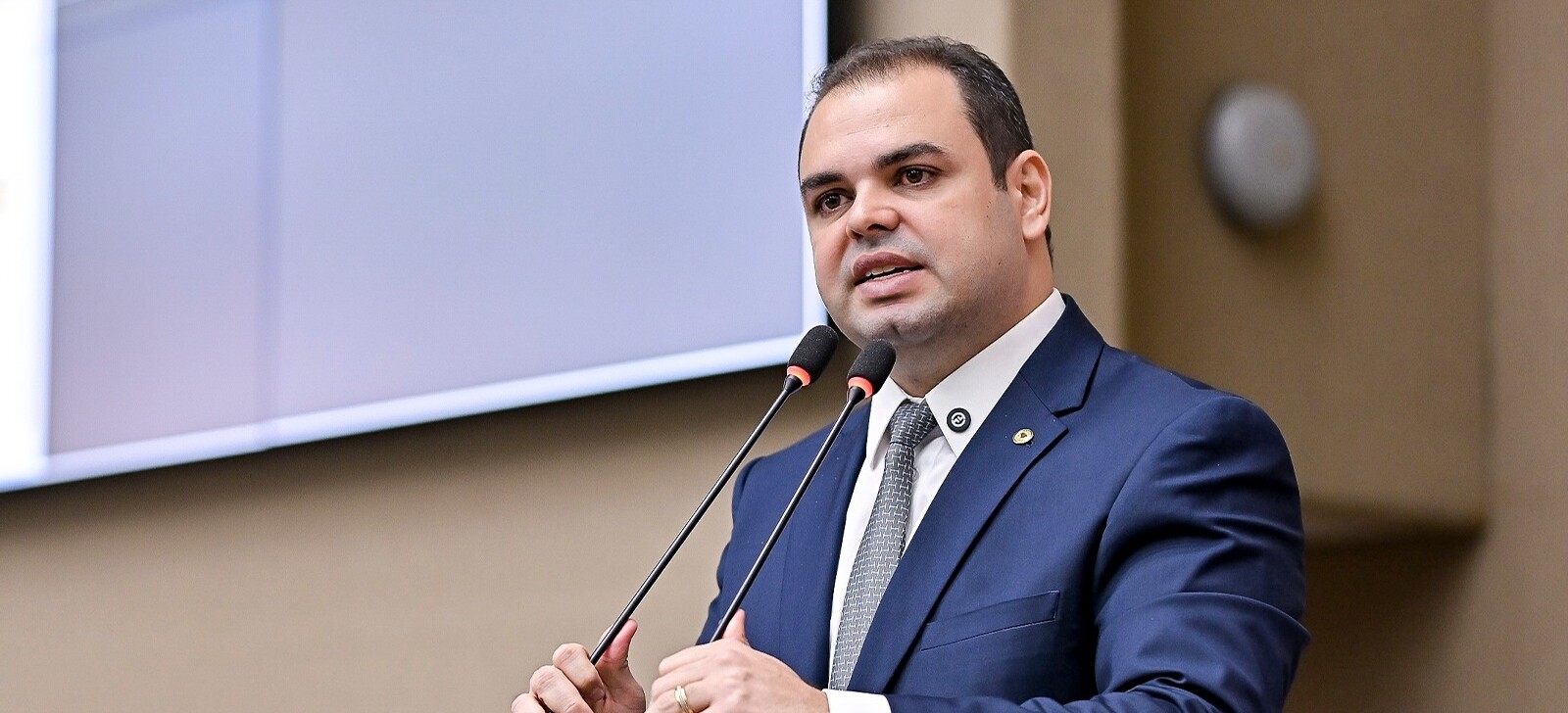 Deputado do AM propõe notificação obrigatória de golpes digitais