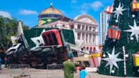 Homem morre após guindaste tombar em montagem de árvore de Natal em Manaus